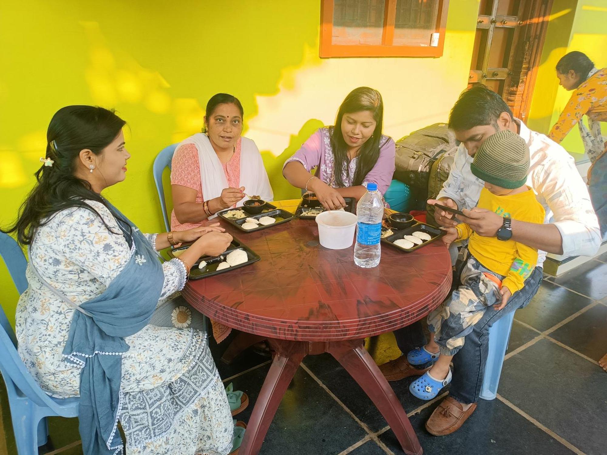 Abhi Homestay Hampi Luaran gambar