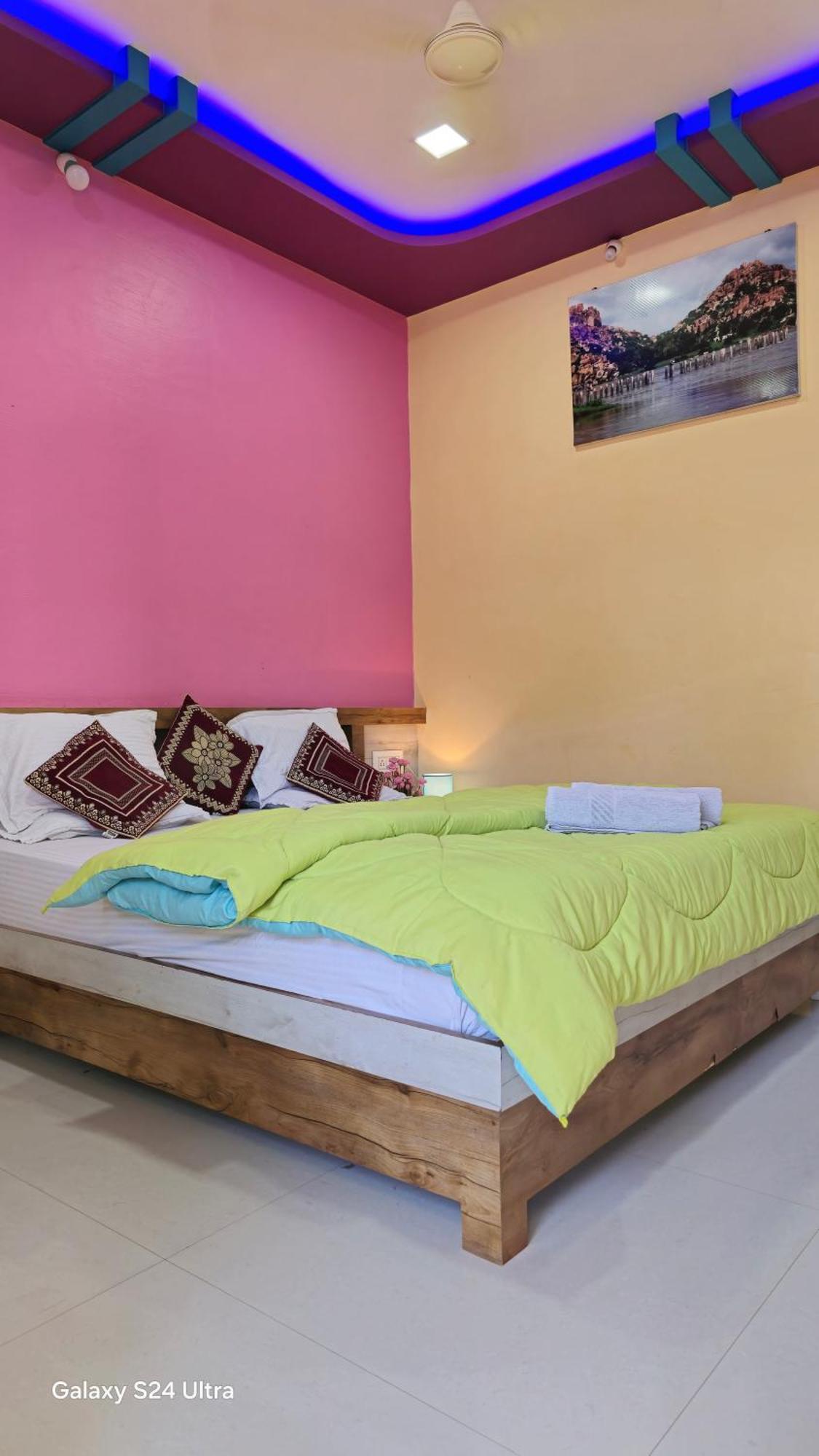 Abhi Homestay Hampi Luaran gambar